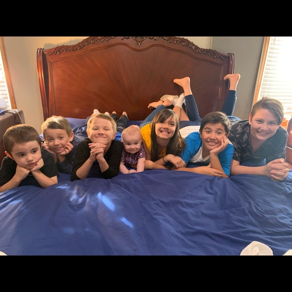 Meet your Posher, Cristina young mom of 7 - Picture 6 of 13